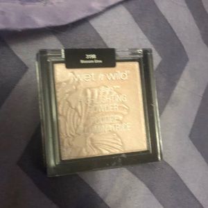 Wet and wild highlight just swatched